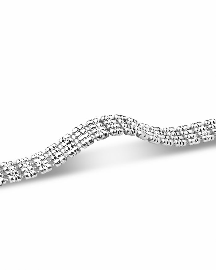 Dettaglio bracciale in argento Infinity placcato rodio