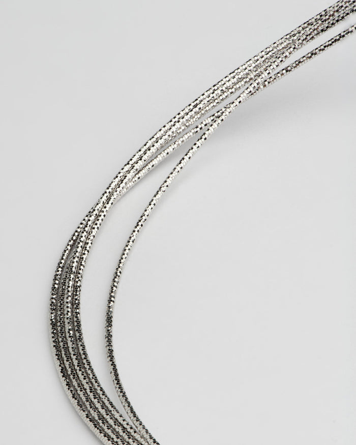Dettaglio collana in argento Spring Line placcata rodio