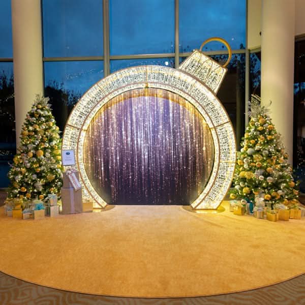 Walk-Through Ornament Selfie Station Dekra-Lite