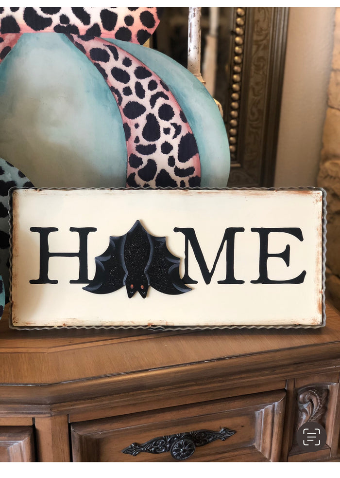 Home Metal Display Magnet Board with Attached Easel and Green Wreath Magnet