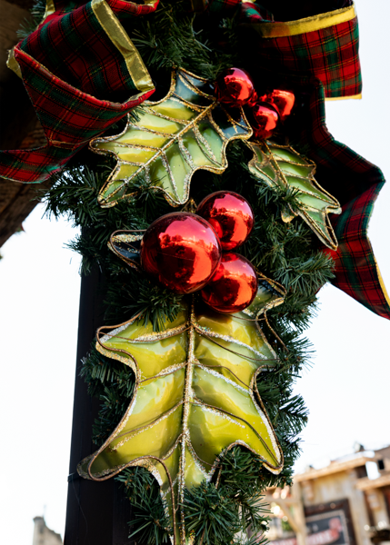 Metal Holly Leaves Dekra-Lite