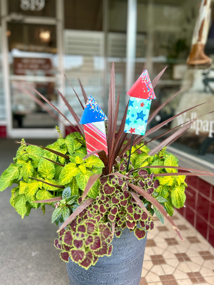 Set of 2 Sparkling Rockets Metal with stakes Stars & Stripes