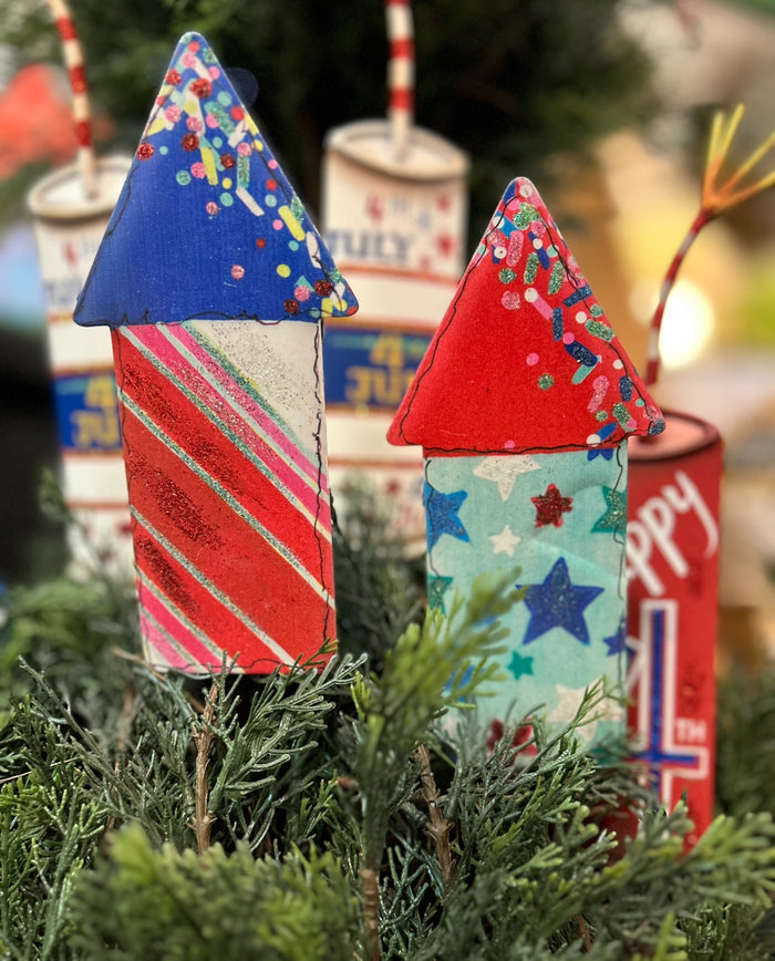 Set of 2 Sparkling Rockets Metal with stakes Stars & Stripes