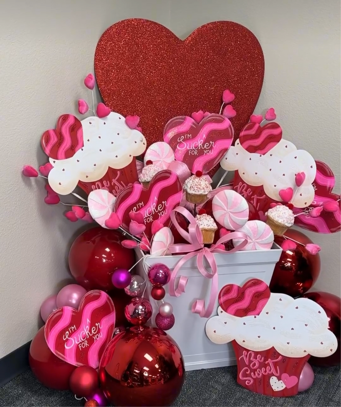 Valentines Day: Pink and Red I’m a Sucker For You Metal Heart Stake